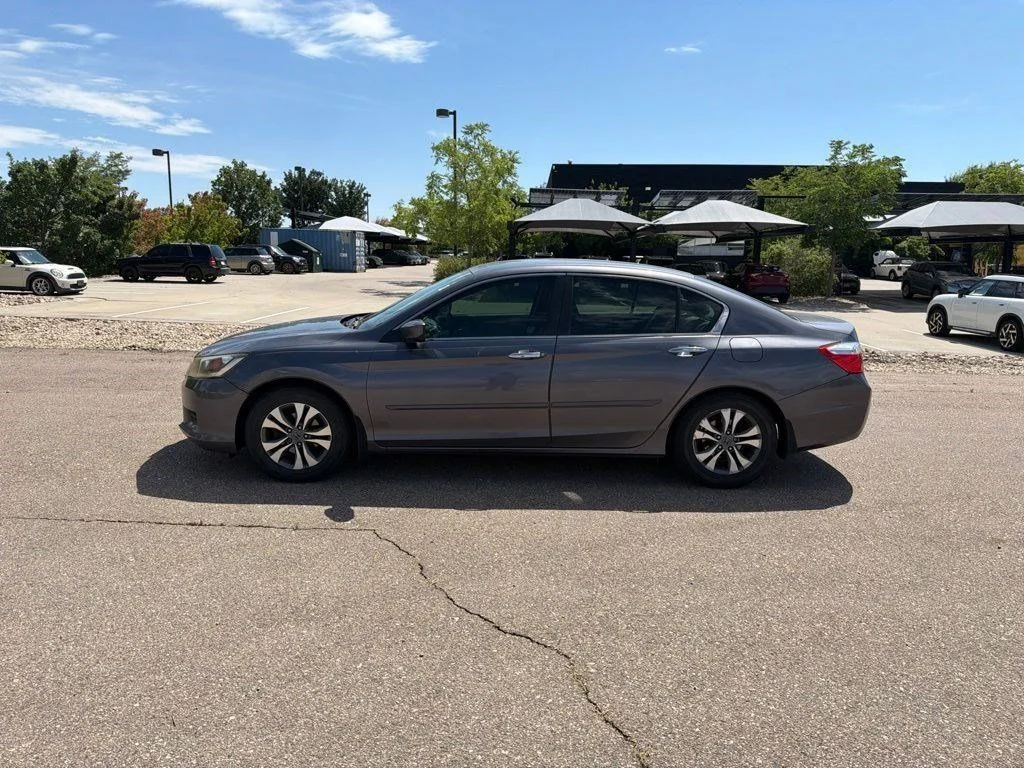 Used 2014  Honda LX image 2