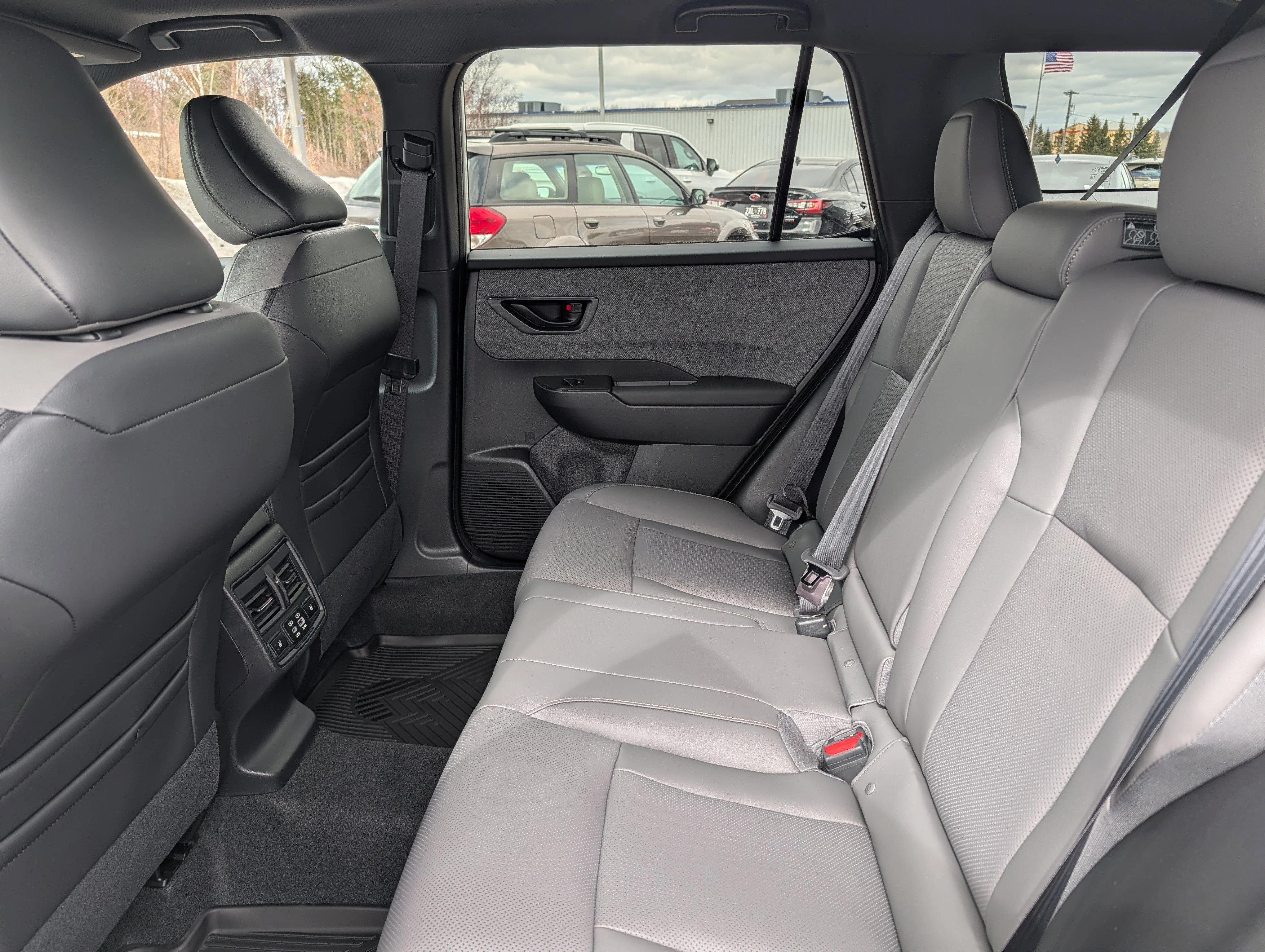 New 2026 CRYSTAL WHITE PEARL Subaru Limited XT image 7