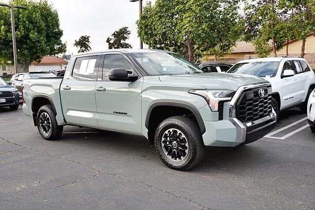 Used 2023  Toyota SR5 image 5