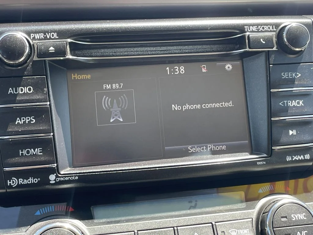 Used 2017 Super White Toyota XLE image 20
