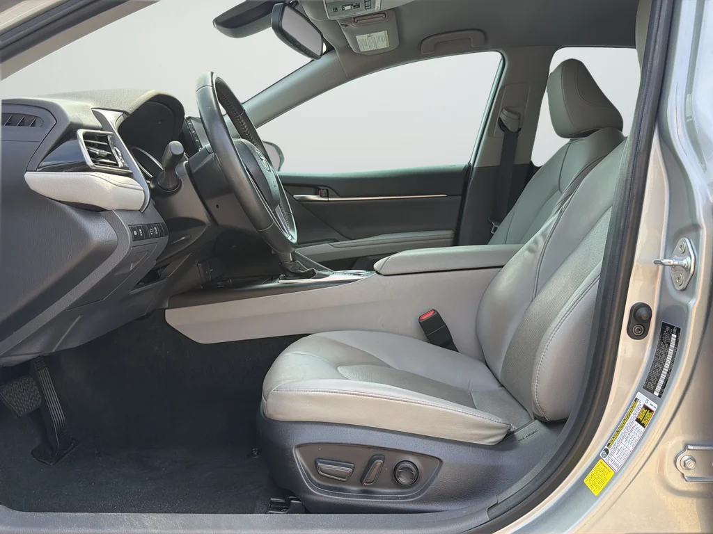 Used 2022 Silver Toyota XLE image 9