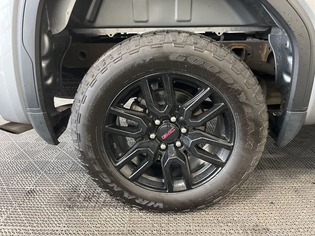 Used 2023 Silver GMC Elevation image 19