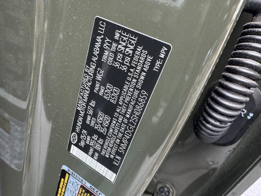Used 2025 Green Hyundai Limited image 26