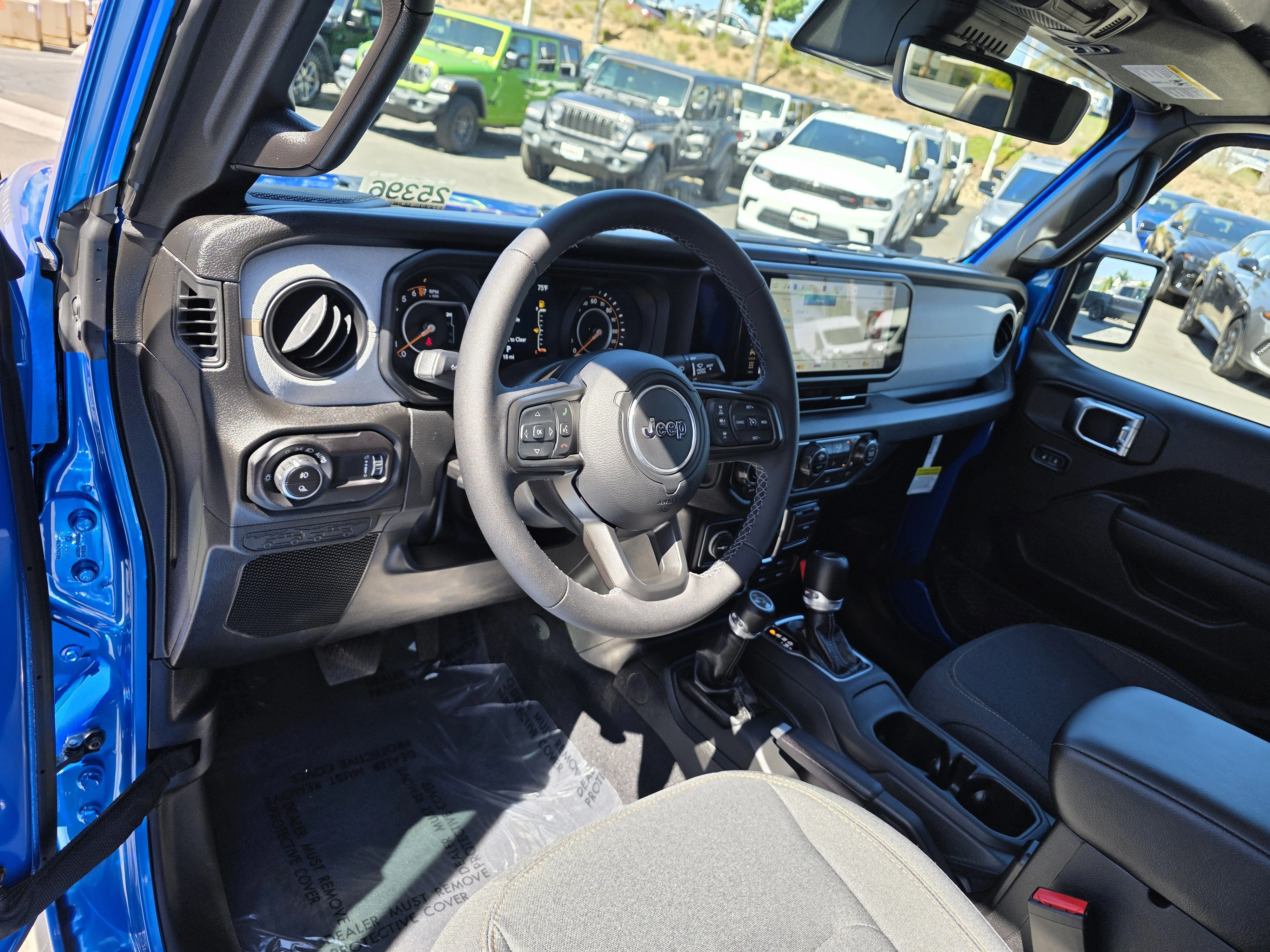 2025 Jeep Gladiator Willys - Photo 12