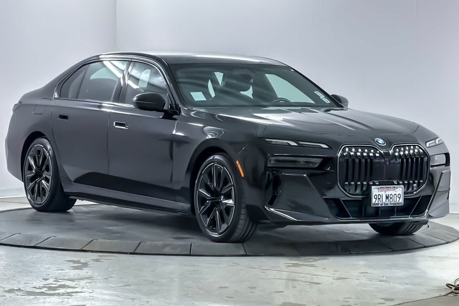 Used 2025 Black Sapphire Metallic BMW xDrive60 image 9
