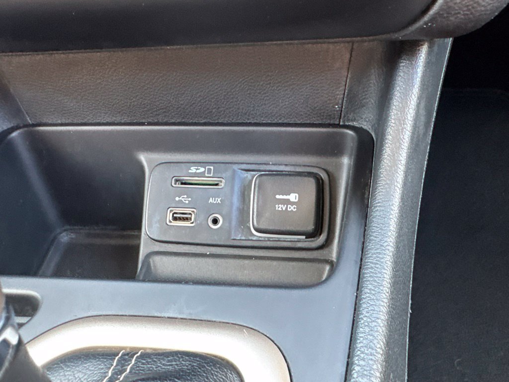 Used 2016 Blue Jeep Latitude image 22