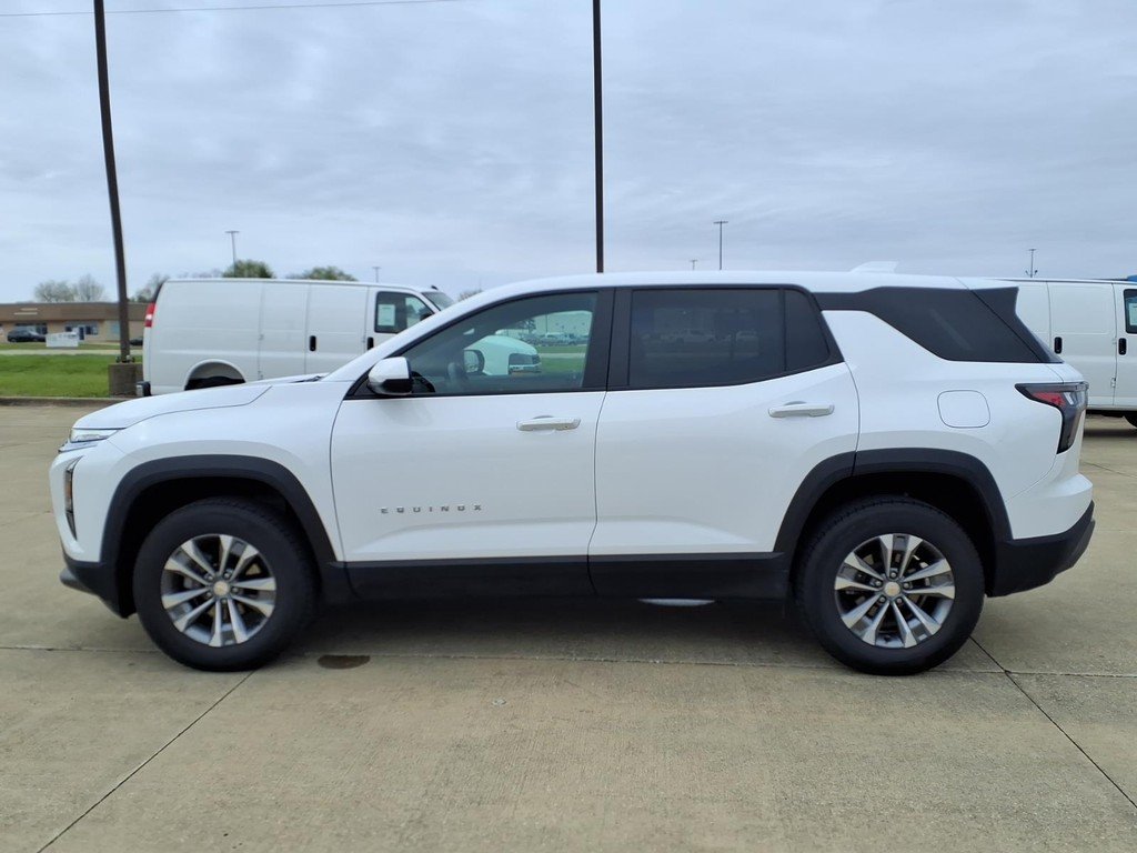 Used 2026  Chevrolet AWD 4dr LT w/2LT image 2