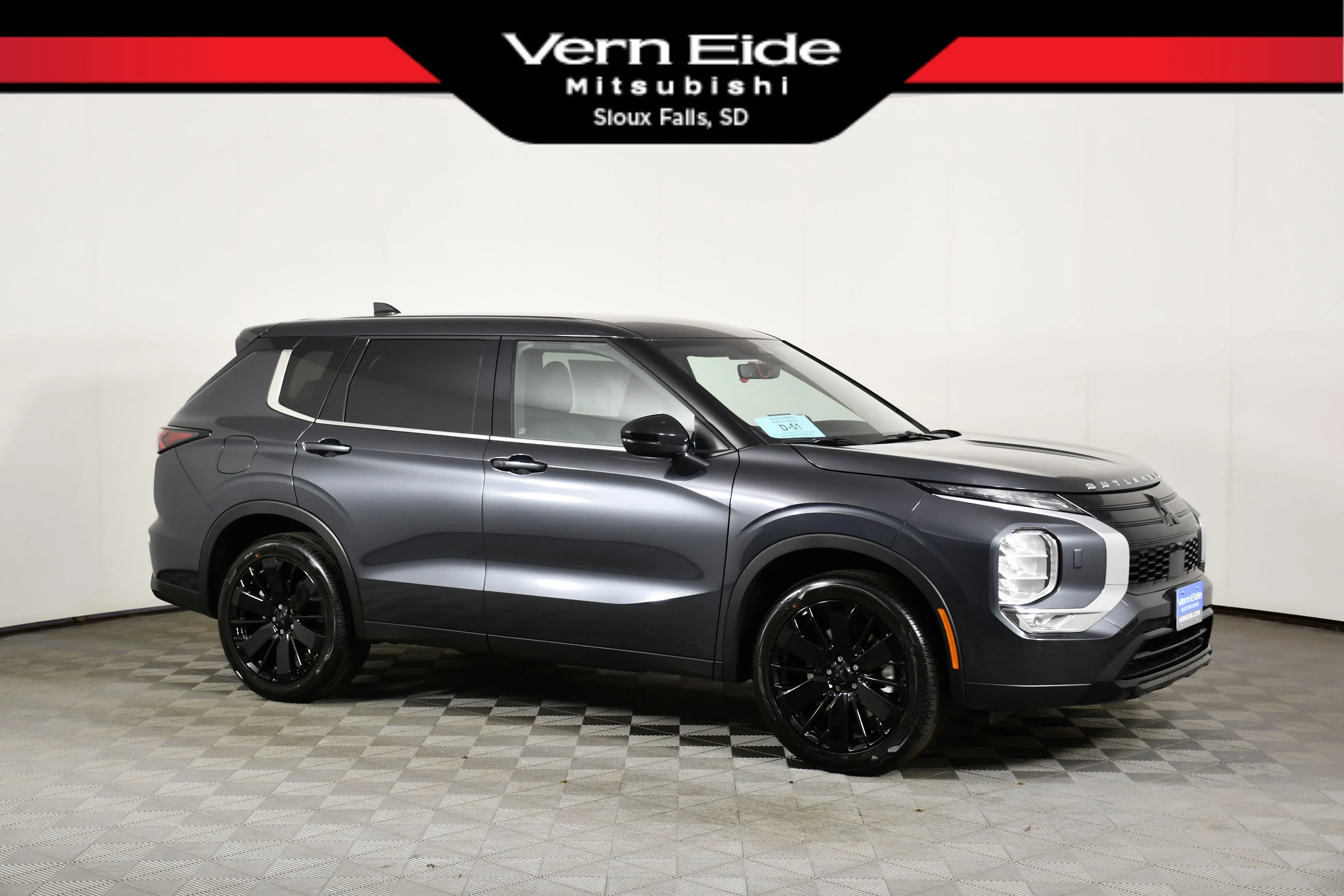 New 2026 Graphite Gray Mitsubishi LE image 1
