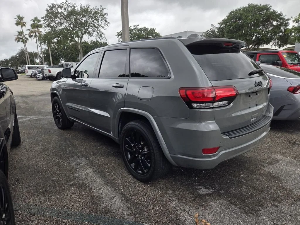 Used 2021 Sting-Gray Clearcoat Jeep Laredo X image 4