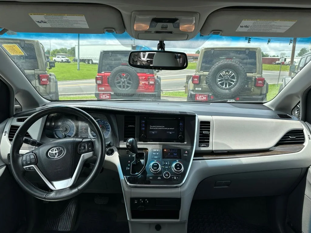 Used 2017 White Toyota XLE image 21