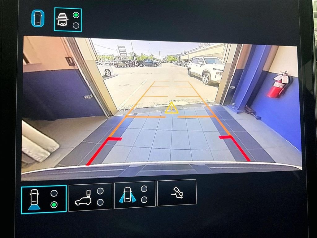 Used 2025 White GMC Elevation image 20