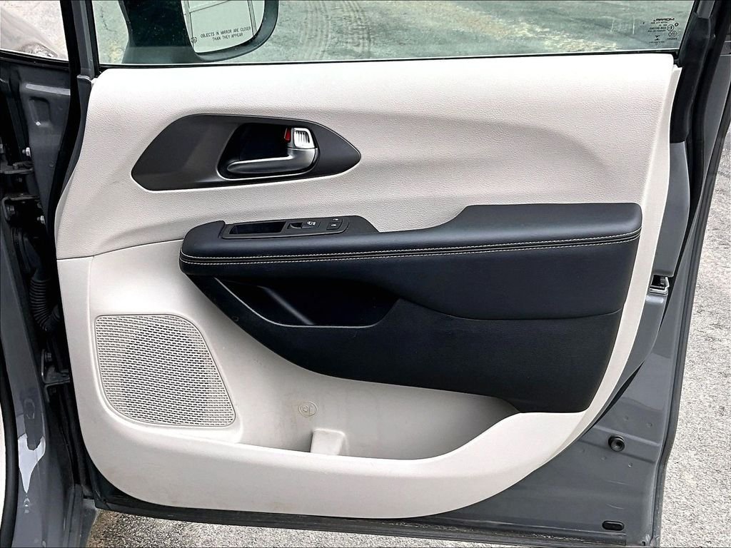 Used 2023 White Chrysler Touring L image 12