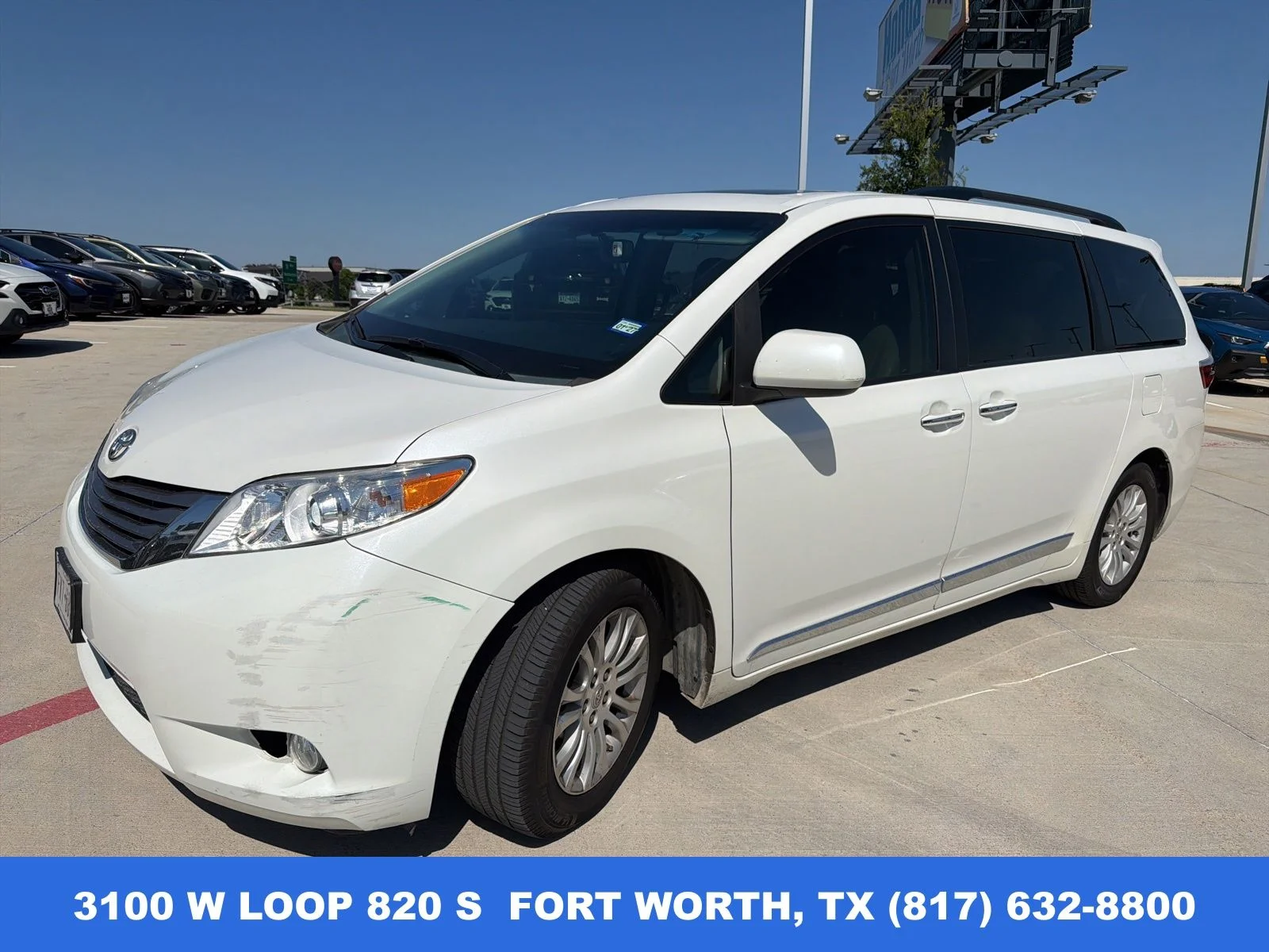 2015 Toyota Sienna XLE V6 8-Passenger's photo