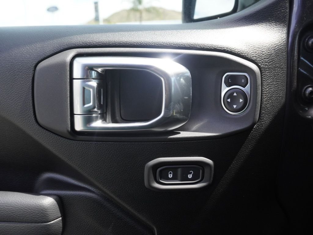 New 2026 Granite Crystal Metallic Clear-Coat Exterior Paint Jeep Rubicon image 10