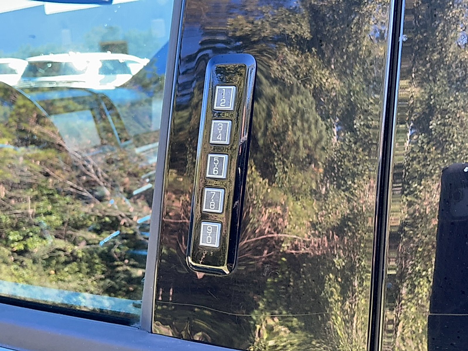 Used 2018 Magnetic Metallic Ford XLT image 10