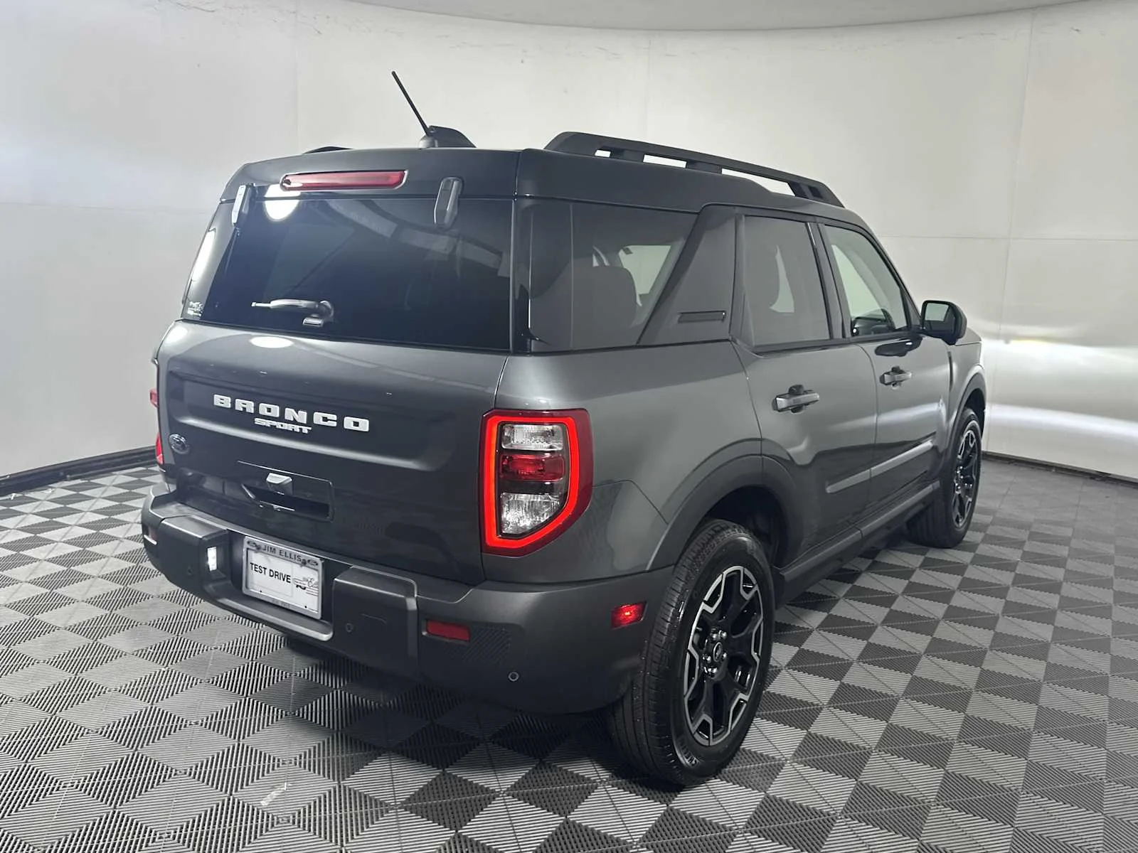 Used 2025 Carbonized Gray Ford Outer Banks image 12