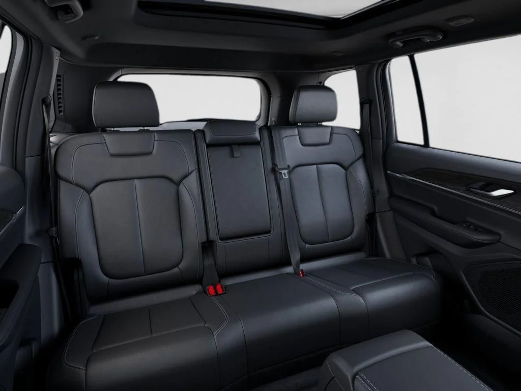 New 2025 Bright White Clear-Coat Exterior Paint Jeep Limited image 15