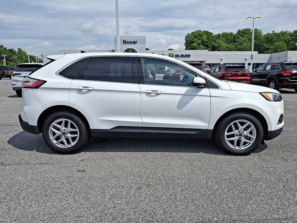 Used 2022  Ford SEL image 8