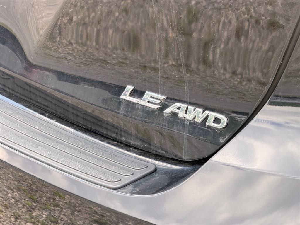 Used 2013 Black Toyota LE image 20