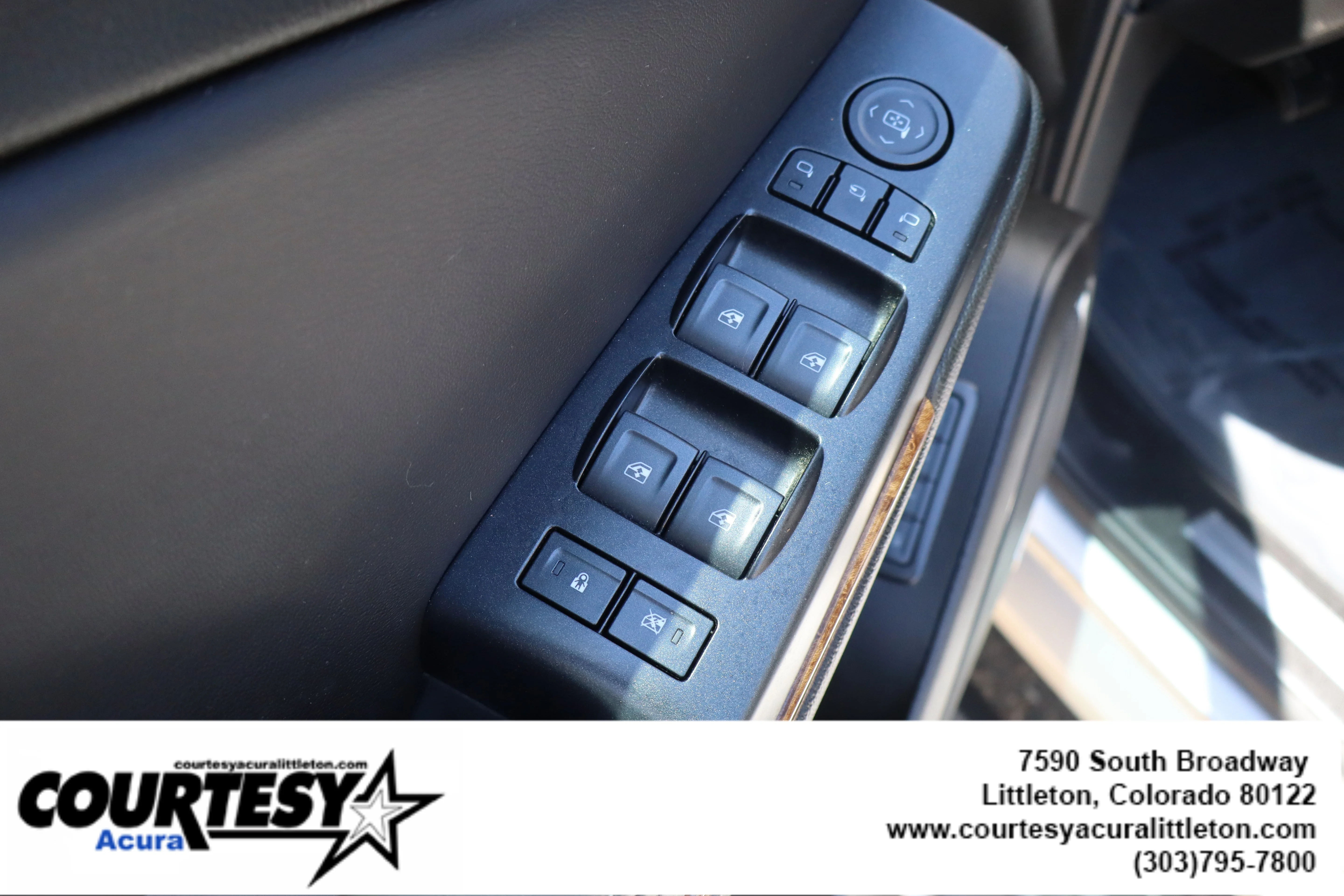 Used 2019 Silver Ice Metallic Chevrolet Premier image 24