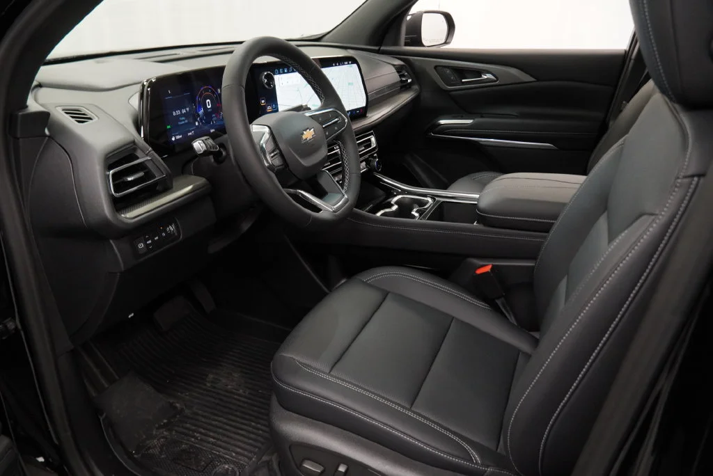 New 2027 Mosaic Black Metallic Chevrolet LT image 19