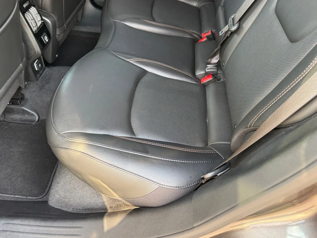Used 2022 Gray Jeep Limited image 9