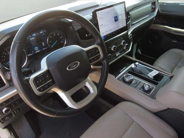 Used 2022 White Metallic Ford XLT image 17