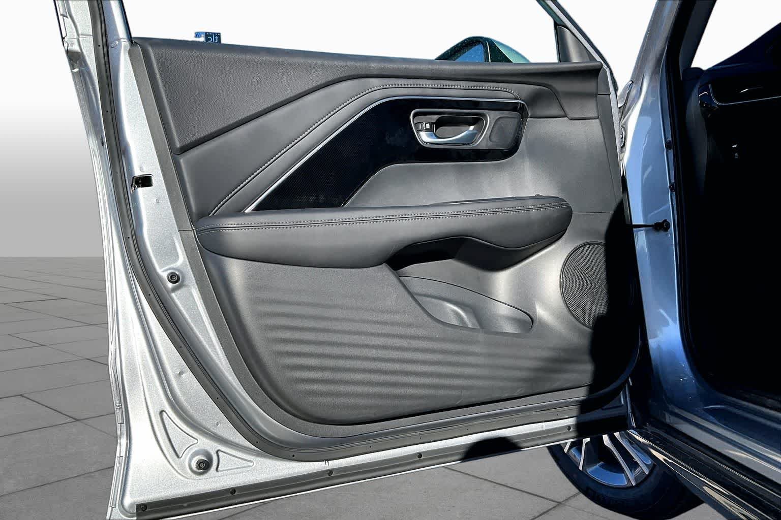 Certified Used 2025 Solar Silver Metallic Acura  image 10