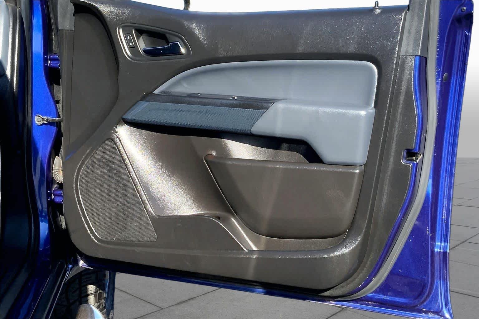 Used 2016 Laser Blue Chevrolet 4WD Z71 image 23