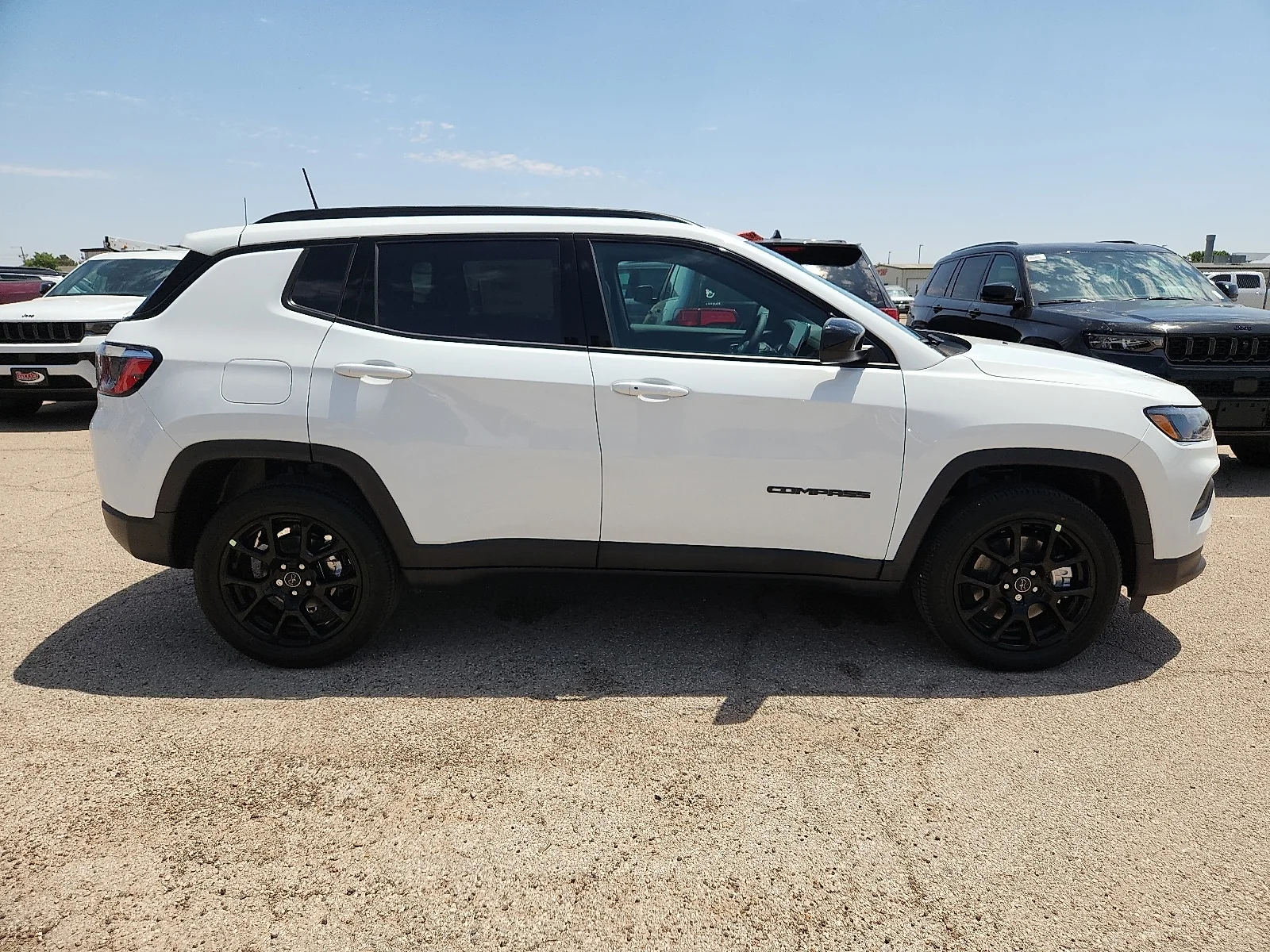 New 2026 Bright White Clear-Coat  Paint Jeep LATITUDE ALTITUDE 4X4 image 4