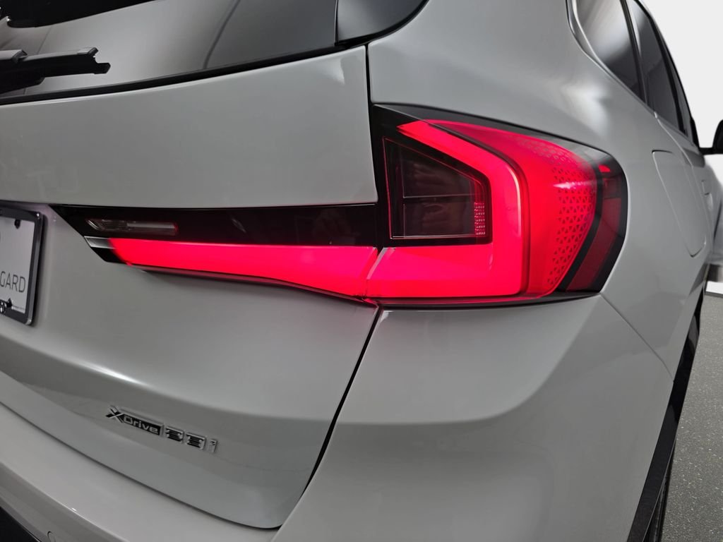 New 2026 Mineral White Metallic BMW xDrive28i image 33
