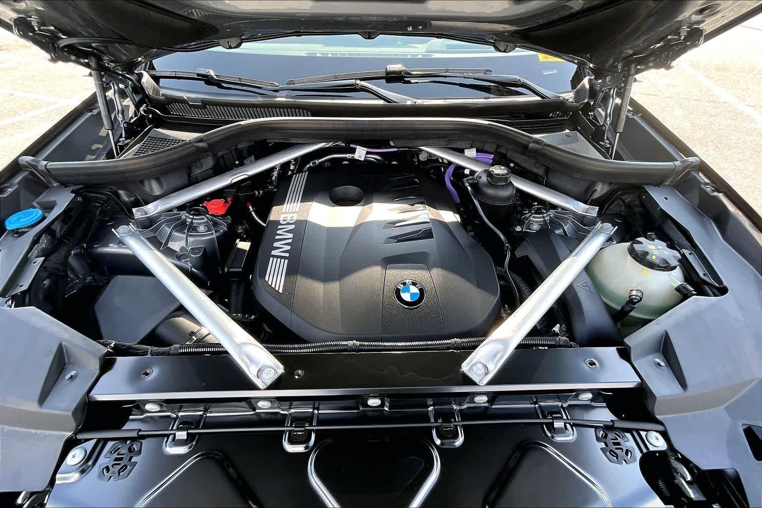 Used 2026 Skyscraper Grey Metallic BMW sDrive40i image 32