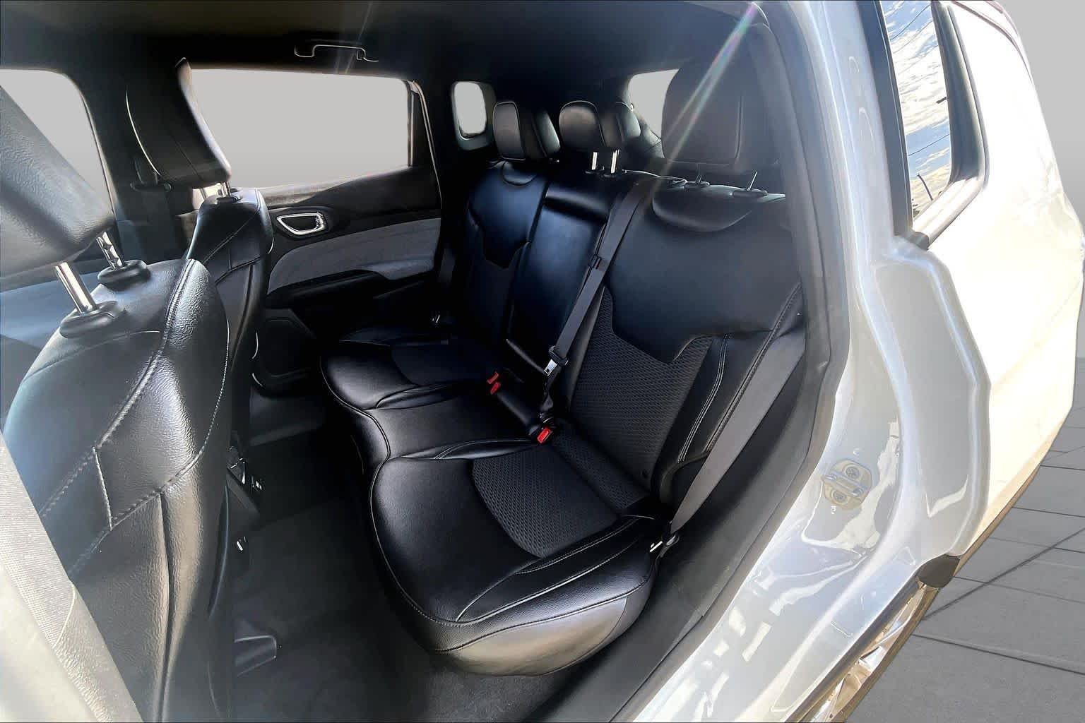 Used 2024 Bright White Clearcoat Jeep Latitude image 21