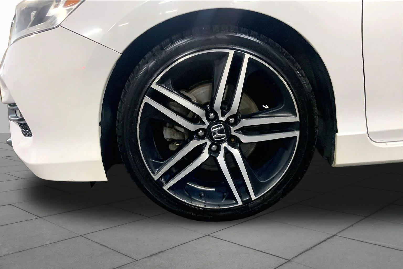 Used 2017 White Orchid Pearl Honda Sport image 11