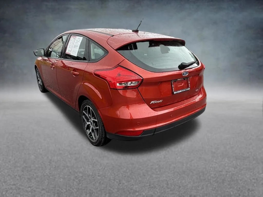 Used 2018 Red Ford SEL image 3