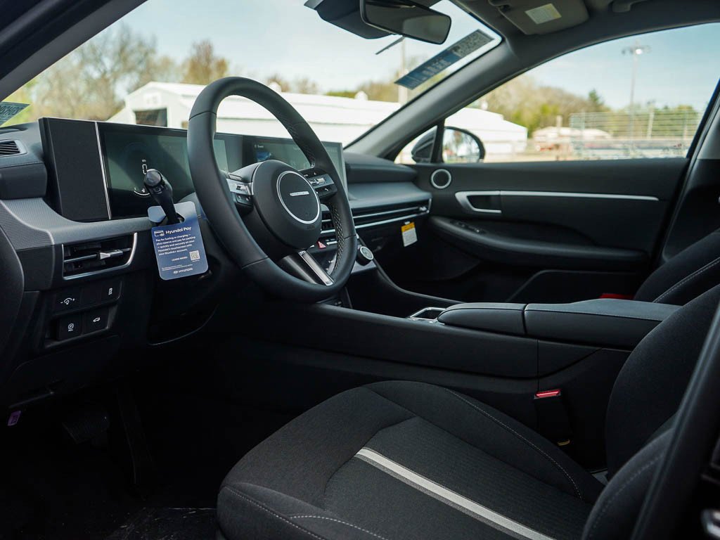 New 2026 Abyss Black Hyundai SEL Sport AWD image 16