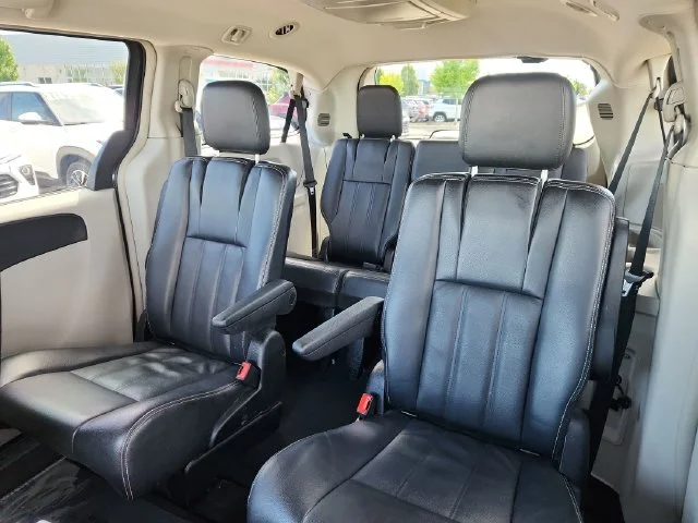 Used 2013 Black Chrysler Touring image 28
