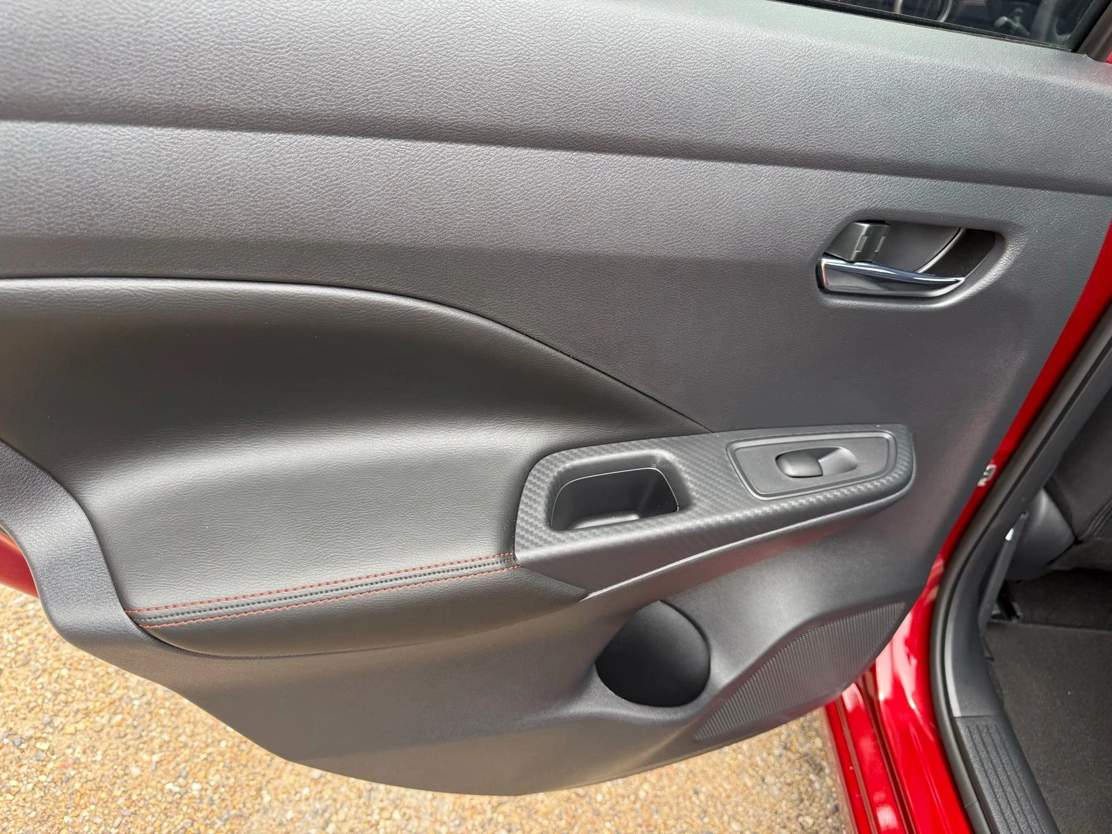 Used 2025 Red Nissan 1.6 SR image 13