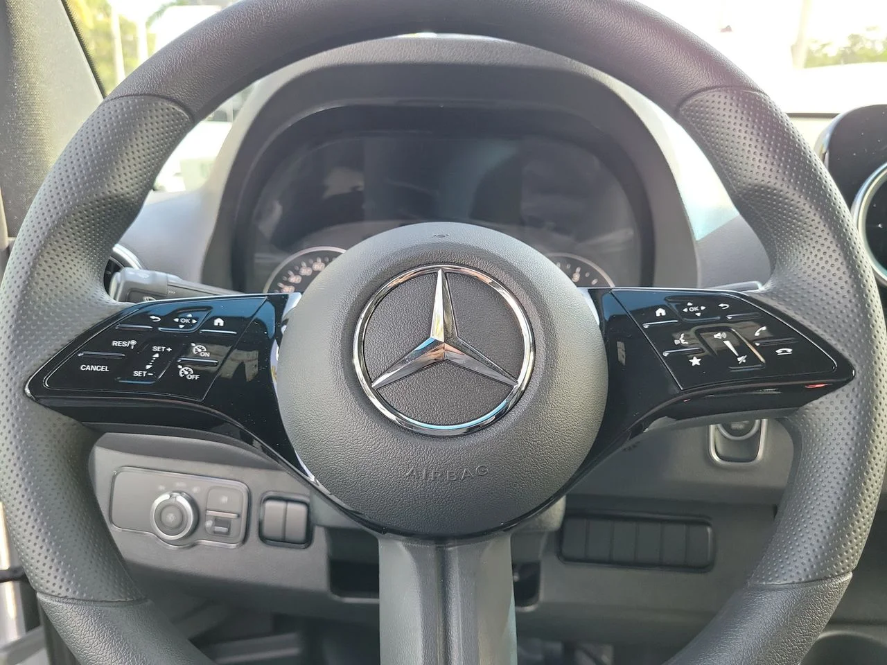 New 2026 Arctic+White Mercedes-Benz Cargo 170 WB image 24