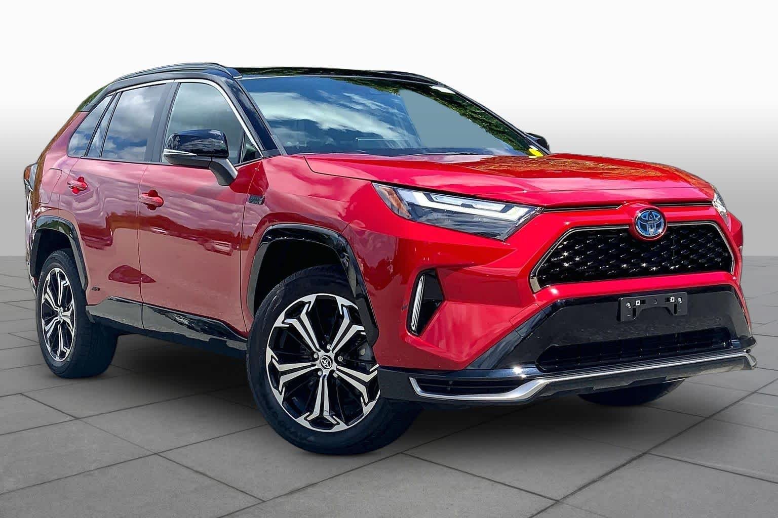 Used 2023 Supersonic Red/Midnight Black Metallic Toyota XSE image 3