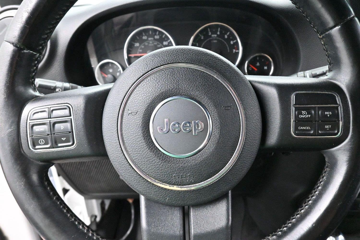 Used 2015 Bright White Clearcoat Jeep Sport image 16