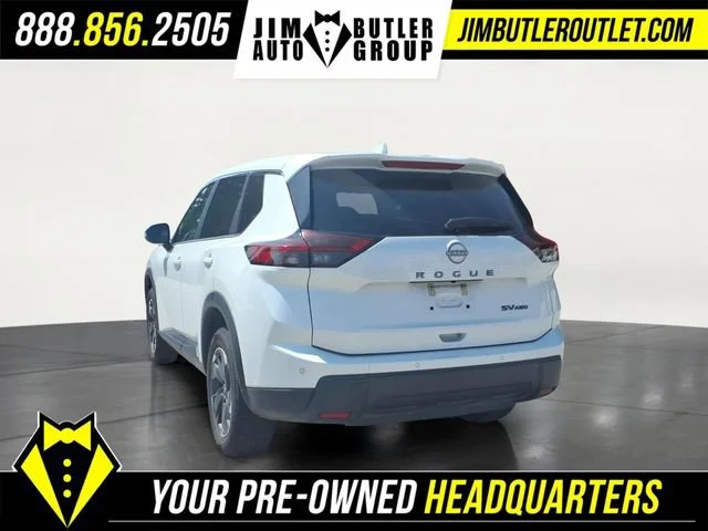 Used 2024  Nissan SV image 2