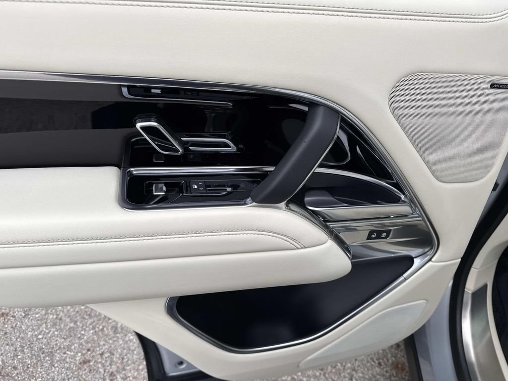 2023 Land Rover Range Rover SE - Photo 13