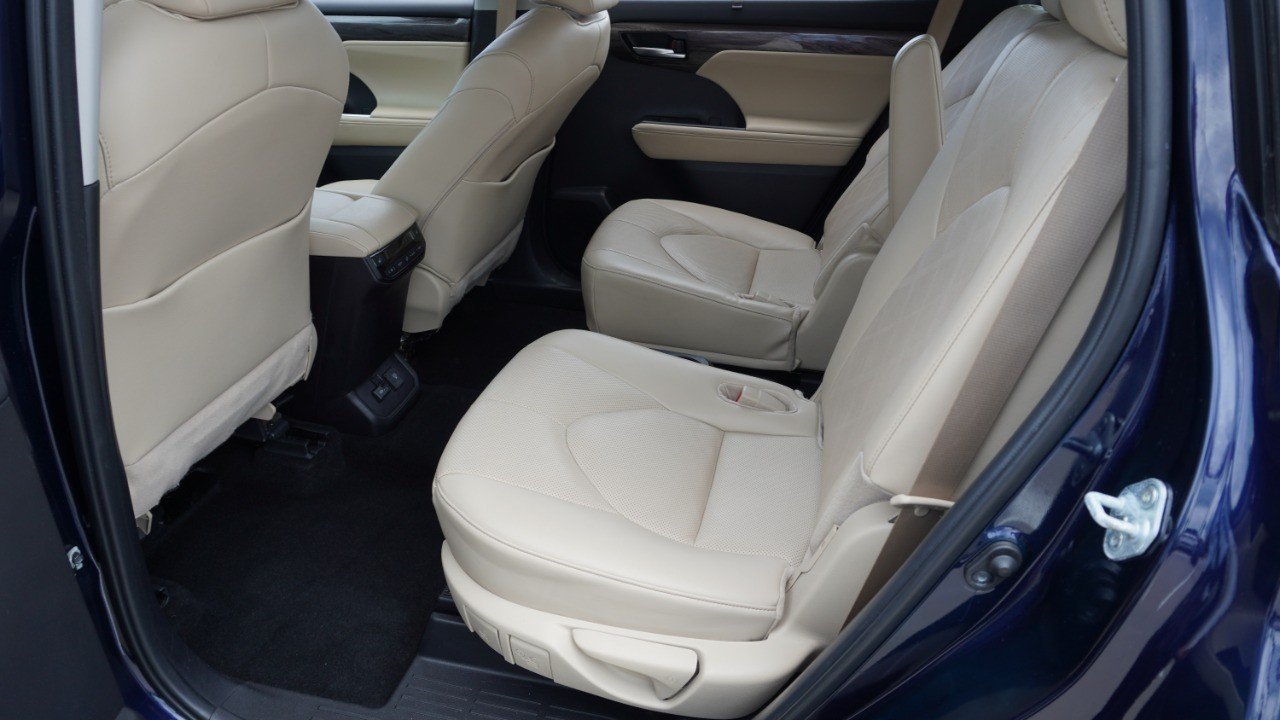 Used 2024 Blue Toyota Platinum image 30