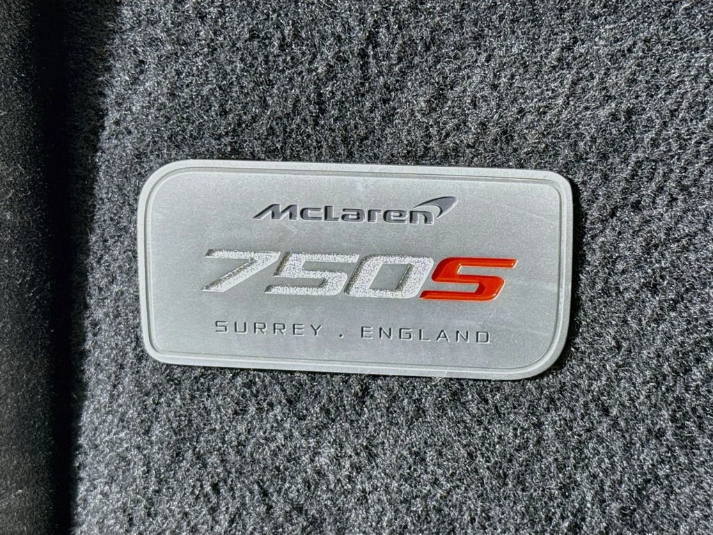 Used 2025 Blade Silver McLaren Coupe image 23