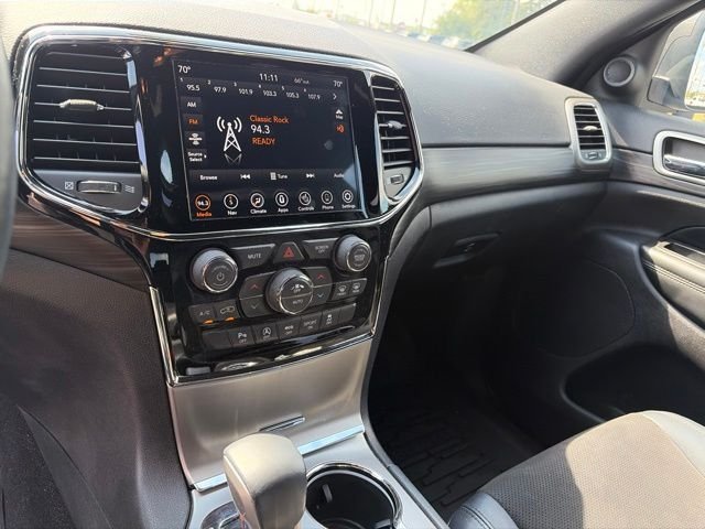 Used 2020 Granite Crystal Metallic Clearcoat Jeep Laredo image 12