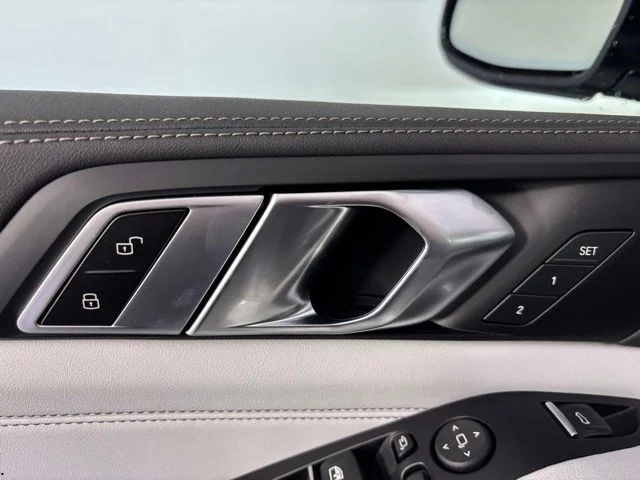 New 2026 Mineral White Metallic BMW xDrive40i image 16