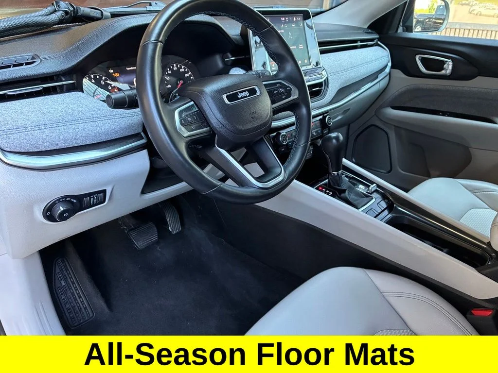 Used 2022 Red Jeep Latitude image 18