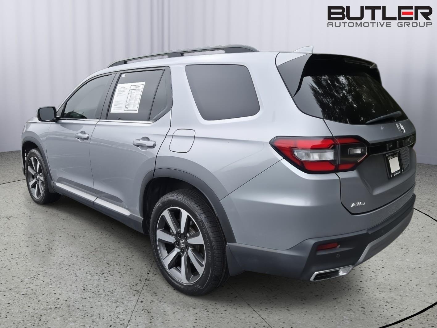 Used 2024 Lunar Silver Metallic Honda Touring image 7