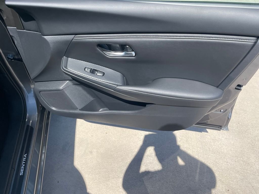 Used 2025 Gray Nissan SV image 27